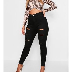 Boohoo- Black Ripped skinny jeans
